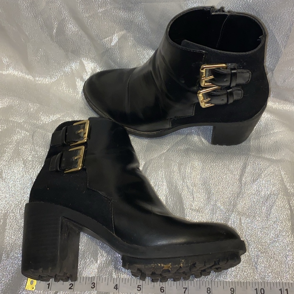 ZARA VGUC suede and leather ankle boots!7M